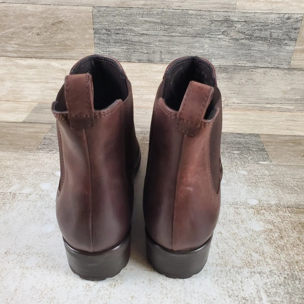 SAS Delaney Womens Chelsea Ankle Boot Sz 7 - 7.5 Brown Comfort Leather Pull On
